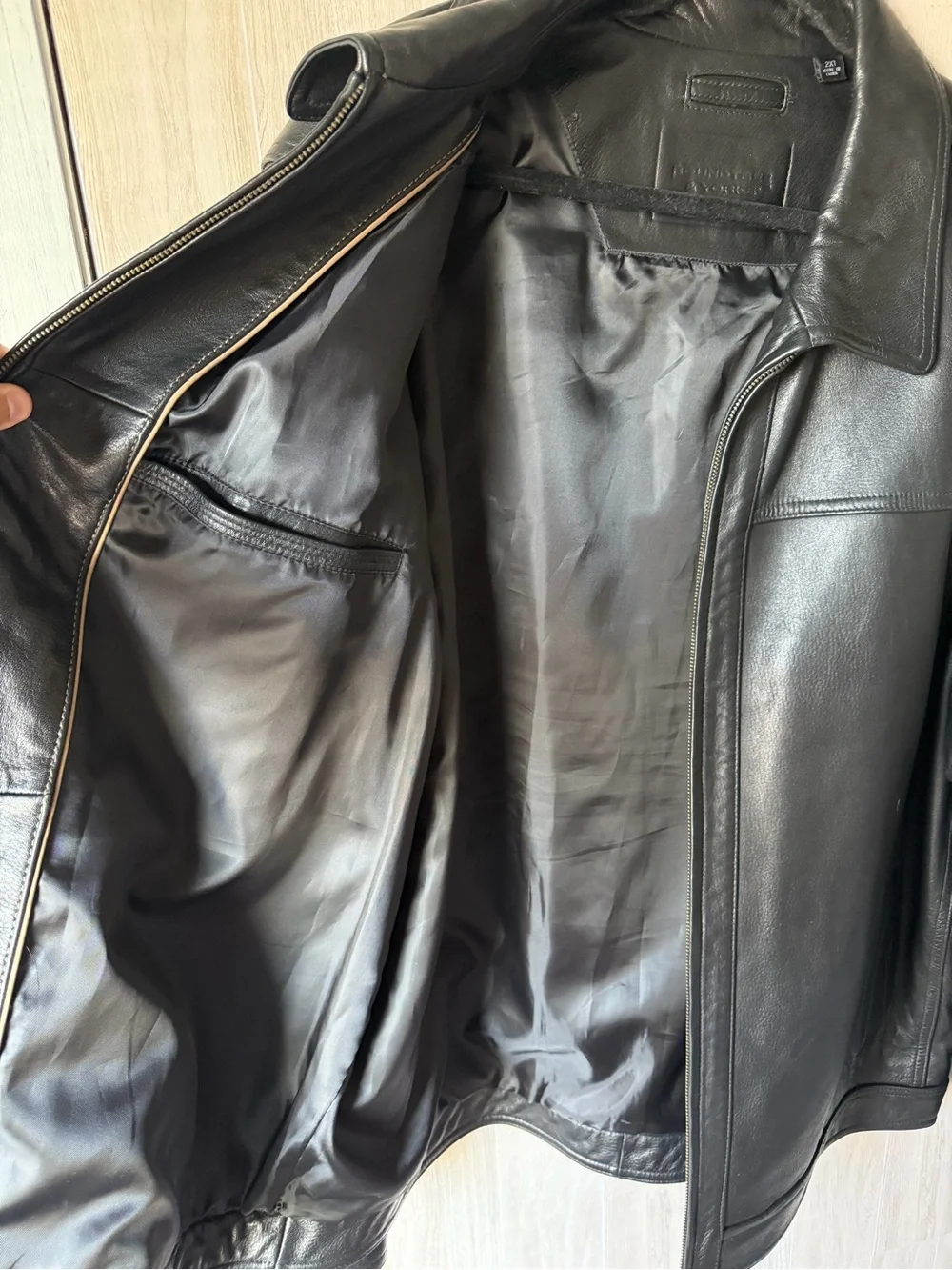 Roundtree & Yorke Black Leather Bomber Jacket